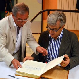 Signature du livre d'or par Wim Wenders